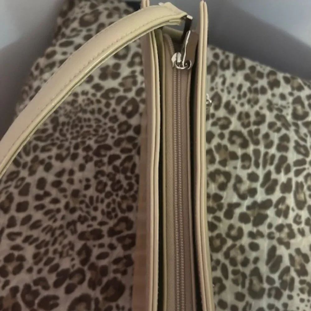Alicia Paris Cream shoulder bag